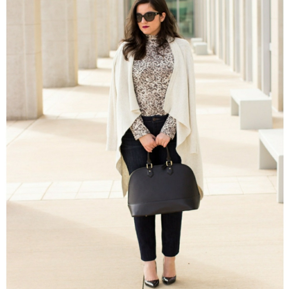 🆕⭐NWT animal print turtleneck L⭐